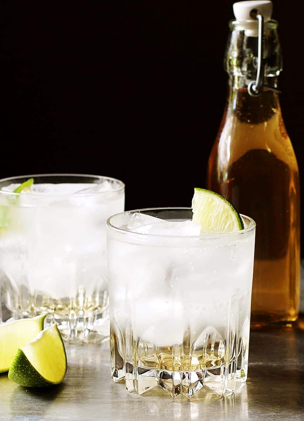 Homemade-Tonic-Water served with gin and tonic cockatails