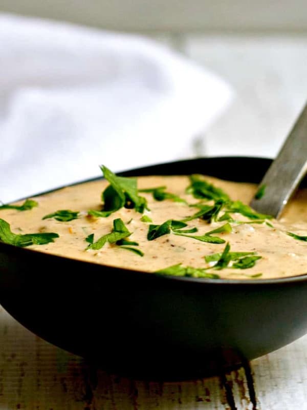 remoulade sauce served in a black bowl