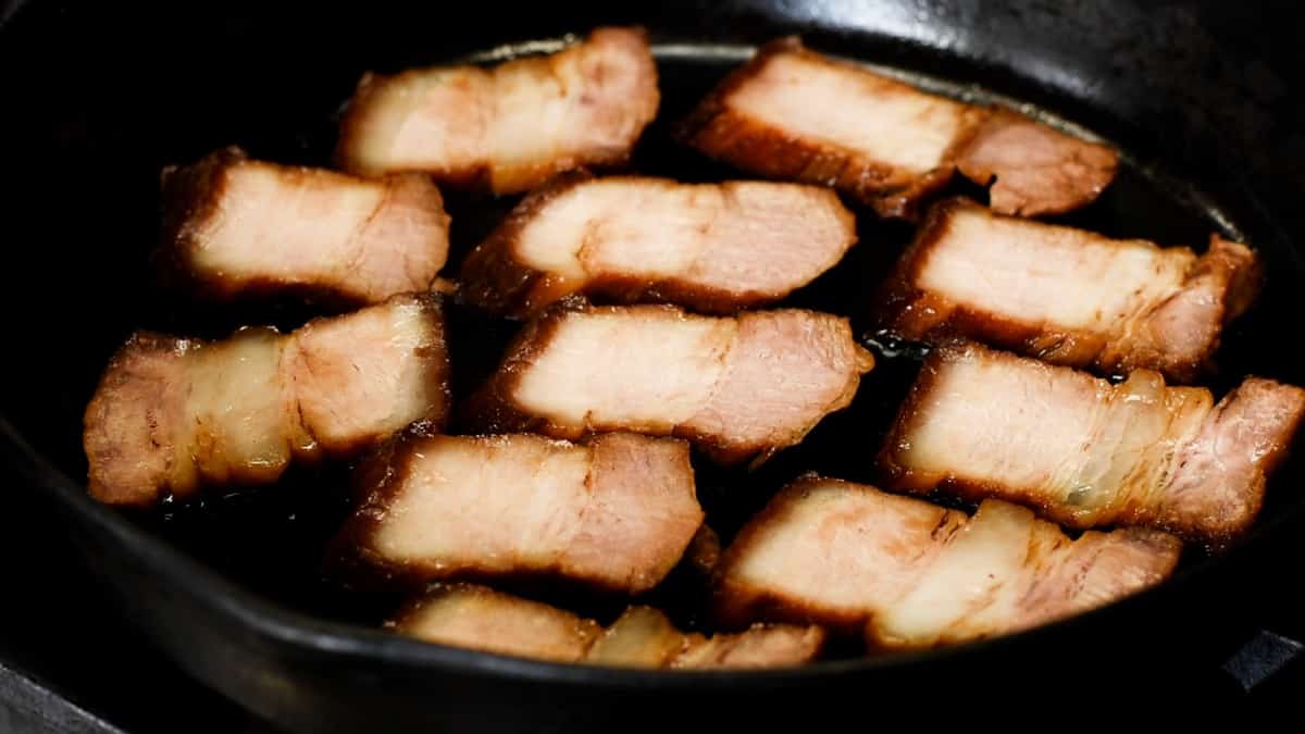 pan frying chashu pork