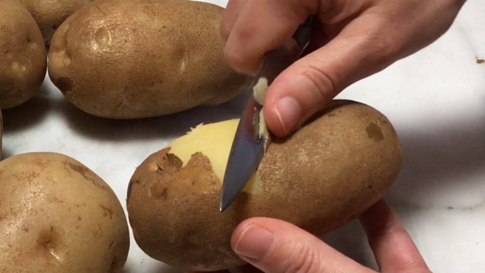 peeling par boiled potatoes